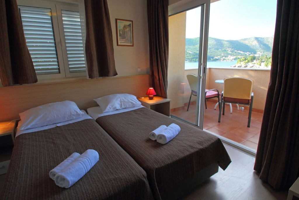 Standard Double room with balcony and with sea view (twin beds)