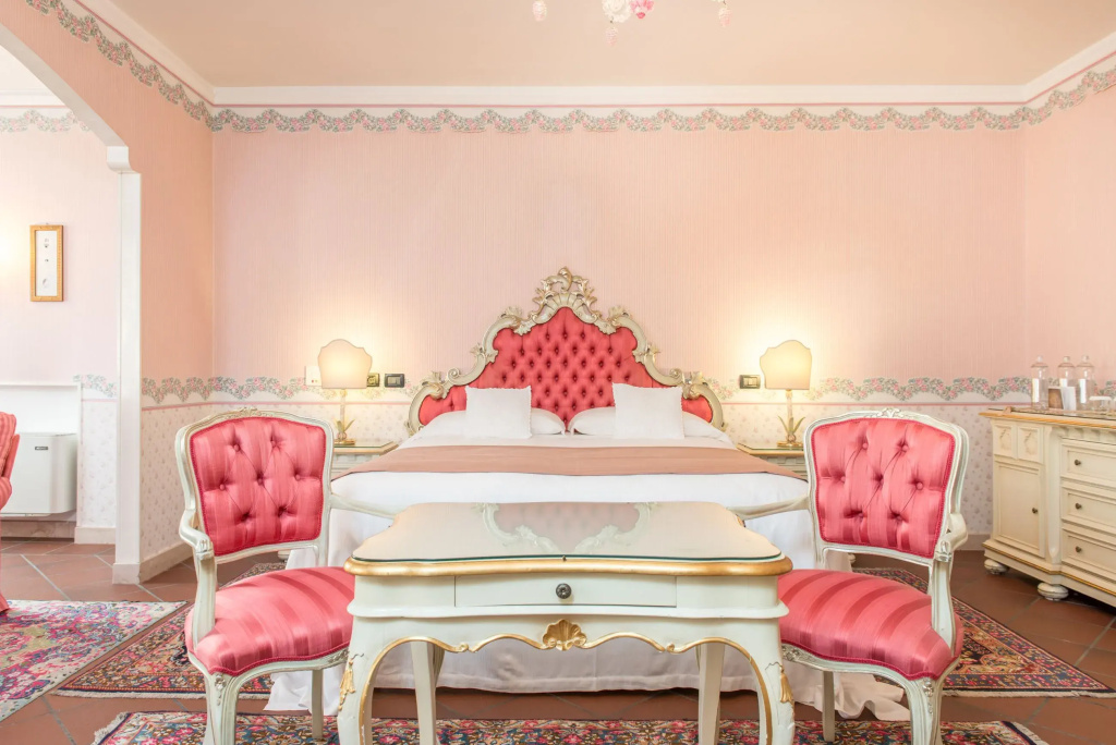 Classic Double room (full double bed)