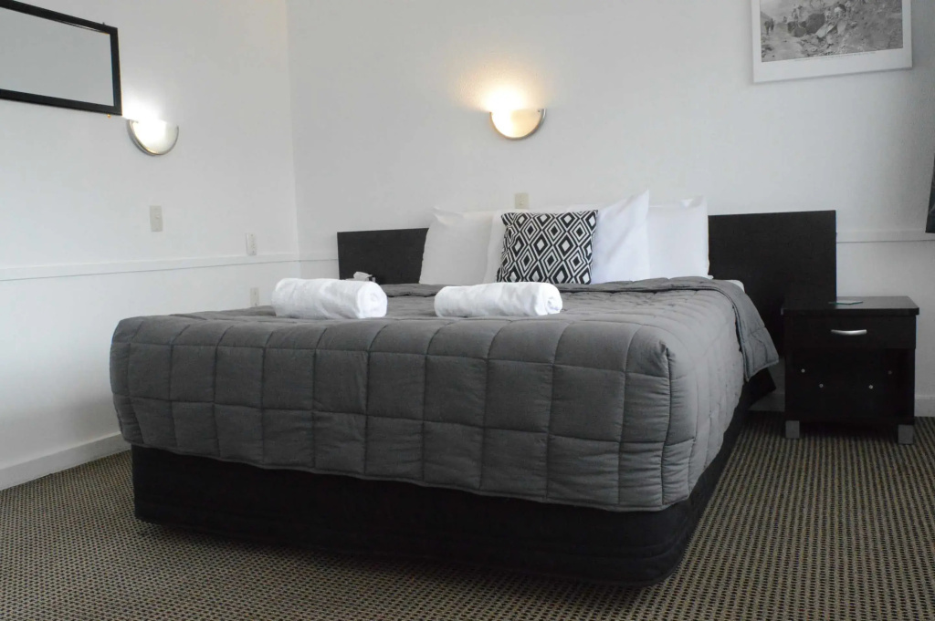 Double Studio (full double bed)