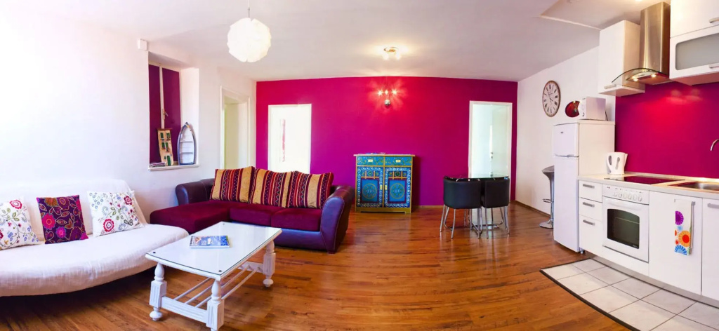 4 Bedrooms Apartment with city view