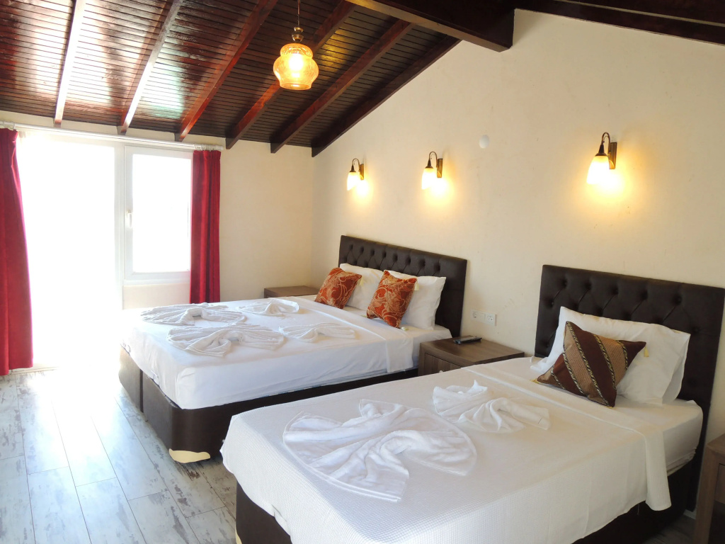 Standard Triple room with balcony and with city view