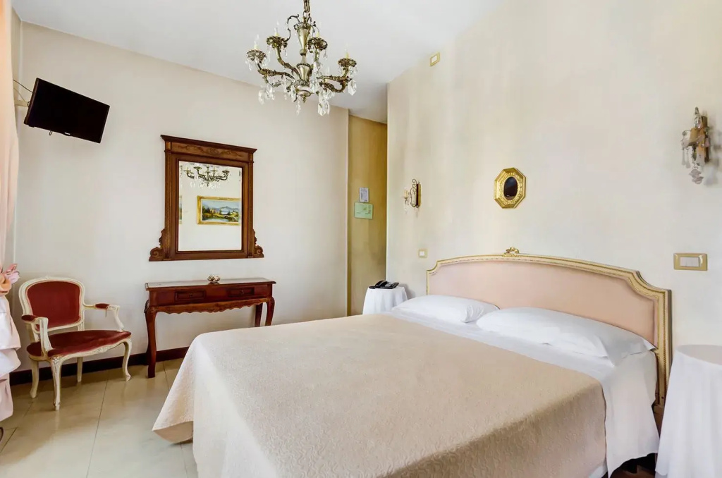 Standard Double room (full double bed)