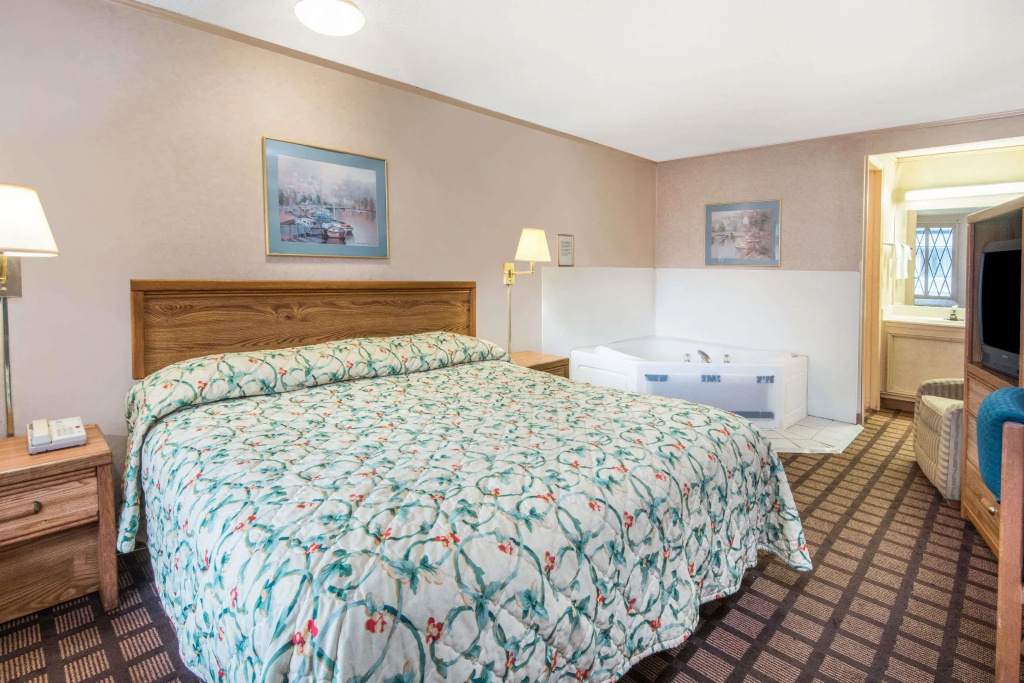 Standard Double room (full double bed)