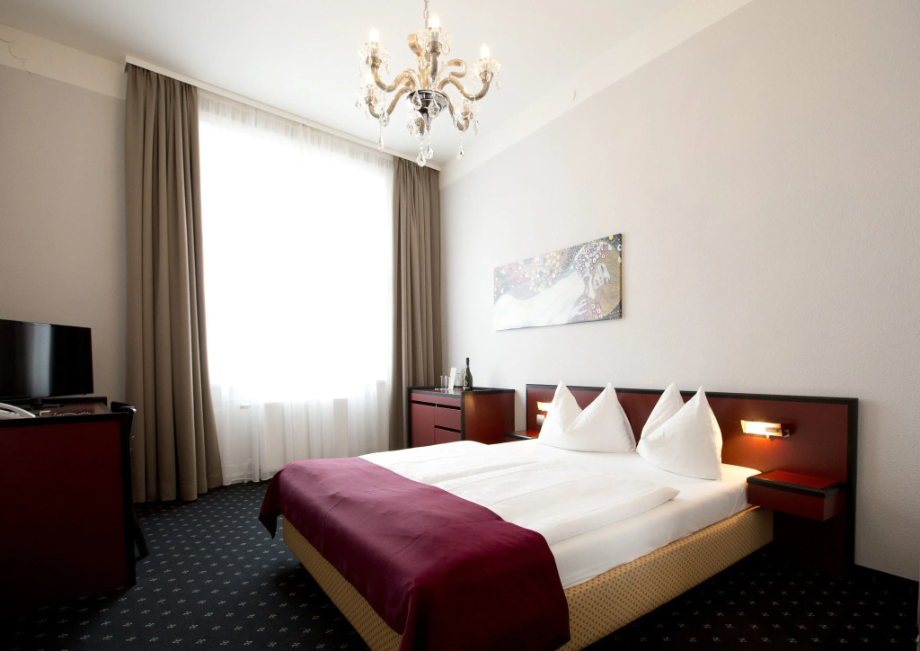 Standard Double room (full double bed)