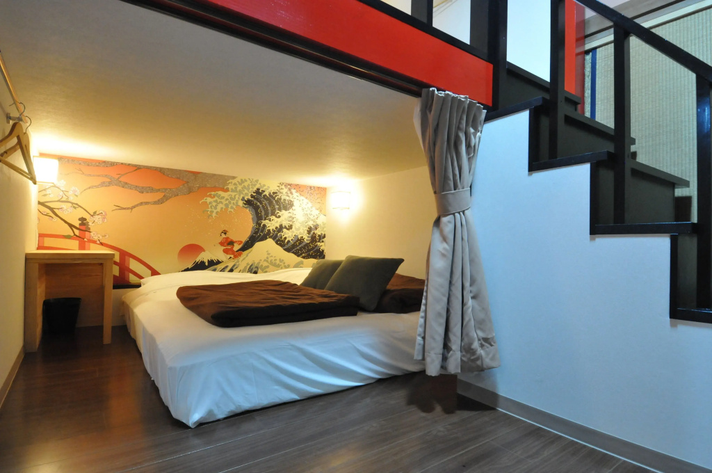 Bed in Dorm (full double bed)