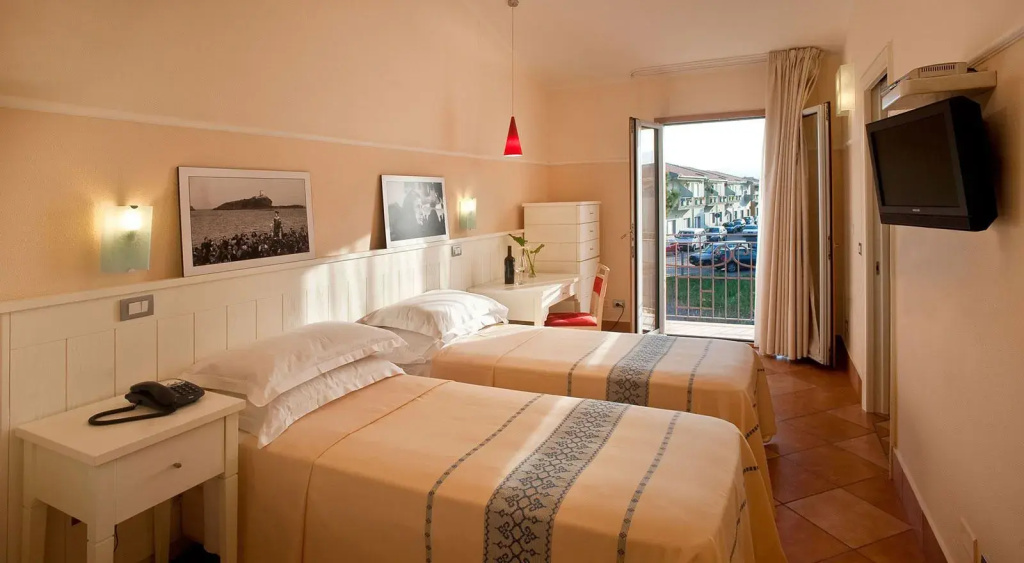 Standard Double room (full double bed)