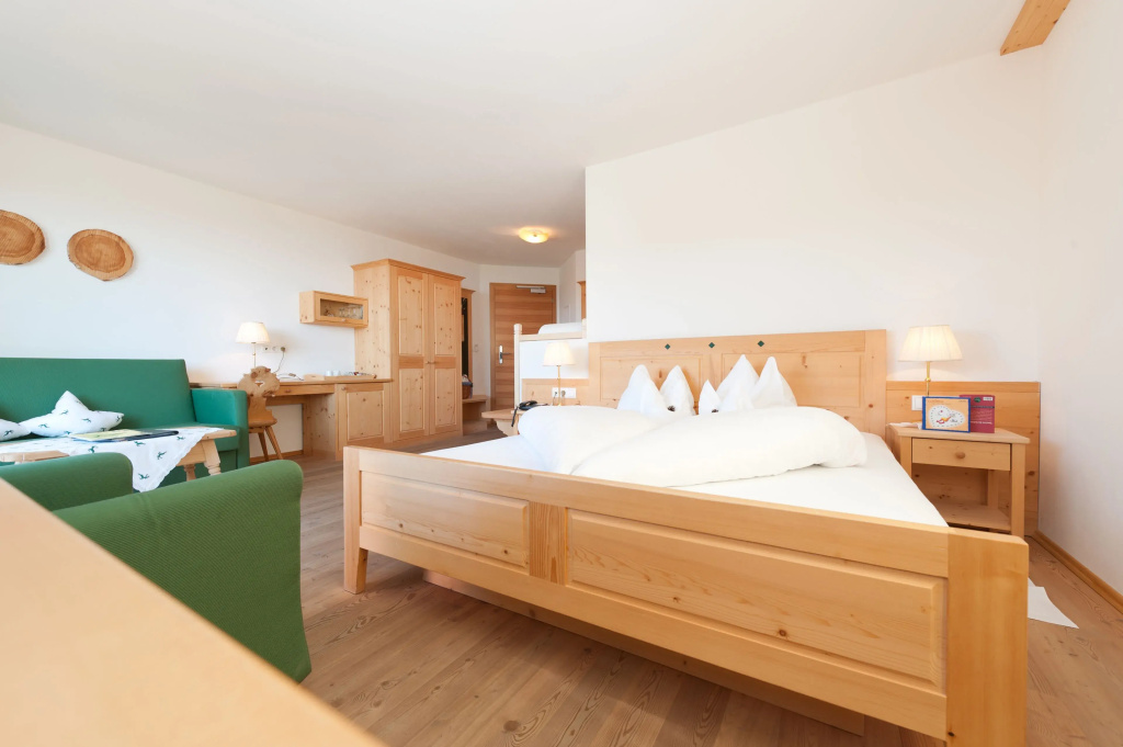 Superior Double room with balcony (full double bed)