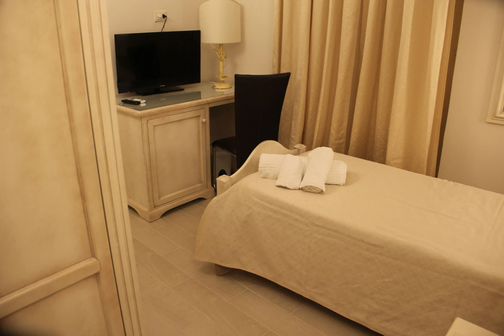 Economy room
