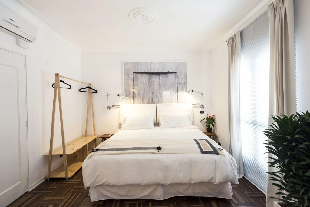 Superior Double room with courtyard view (full double bed)