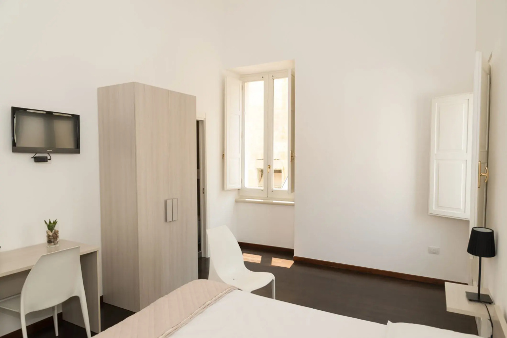 Deluxe Double room (full double bed)