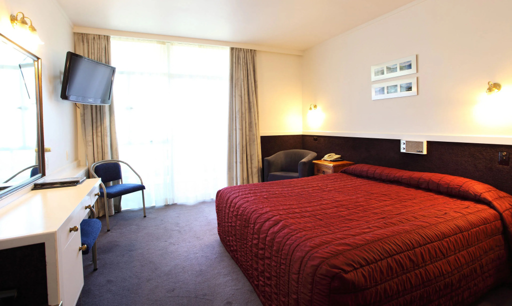 Standard room with lake view