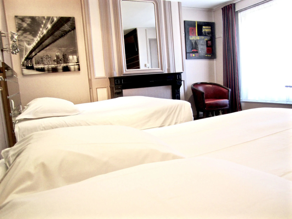 Standard Triple room