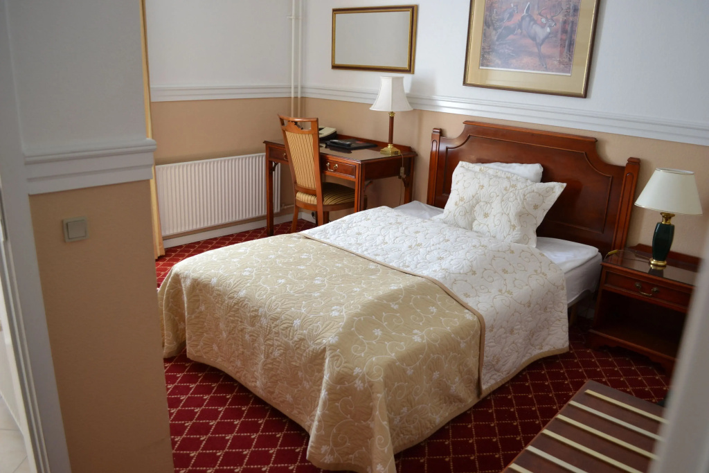 Smaller Double room (full double bed)