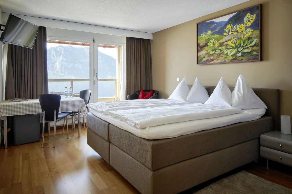 Classic Double room with balcony and with lake view (twin beds)