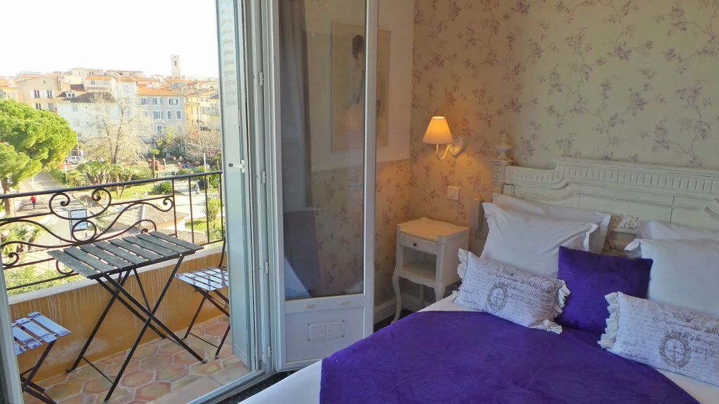 Standard Double room with balcony and with park view (full double bed)