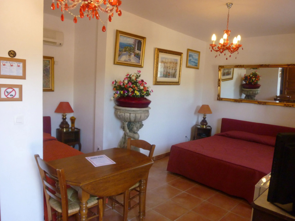 Standard Triple room with sea view
