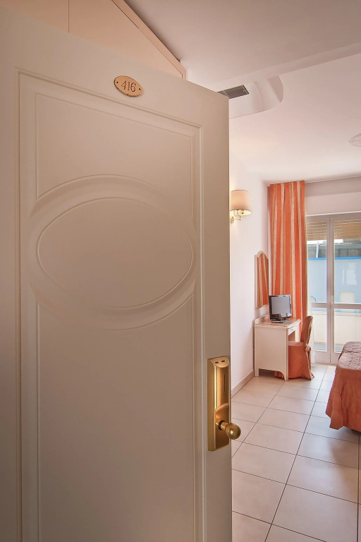 Standard Double room with balcony (full double bed)
