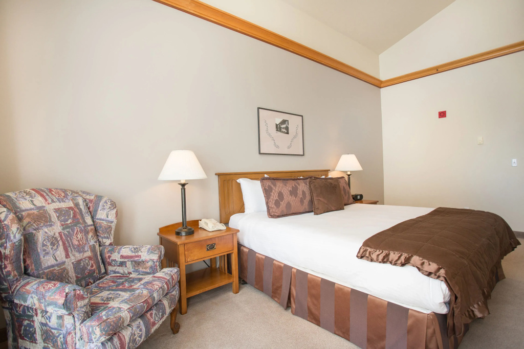 Standard Double room with land view (full double bed)