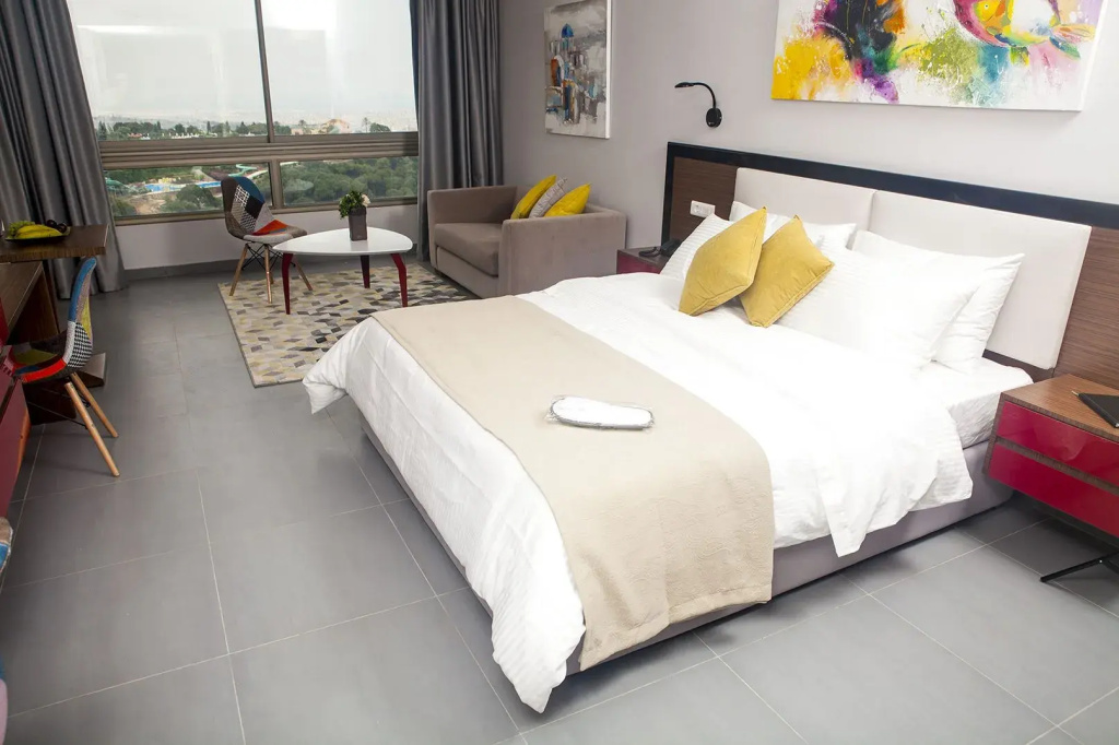 Executive Double Suite with mountain view (full double bed)