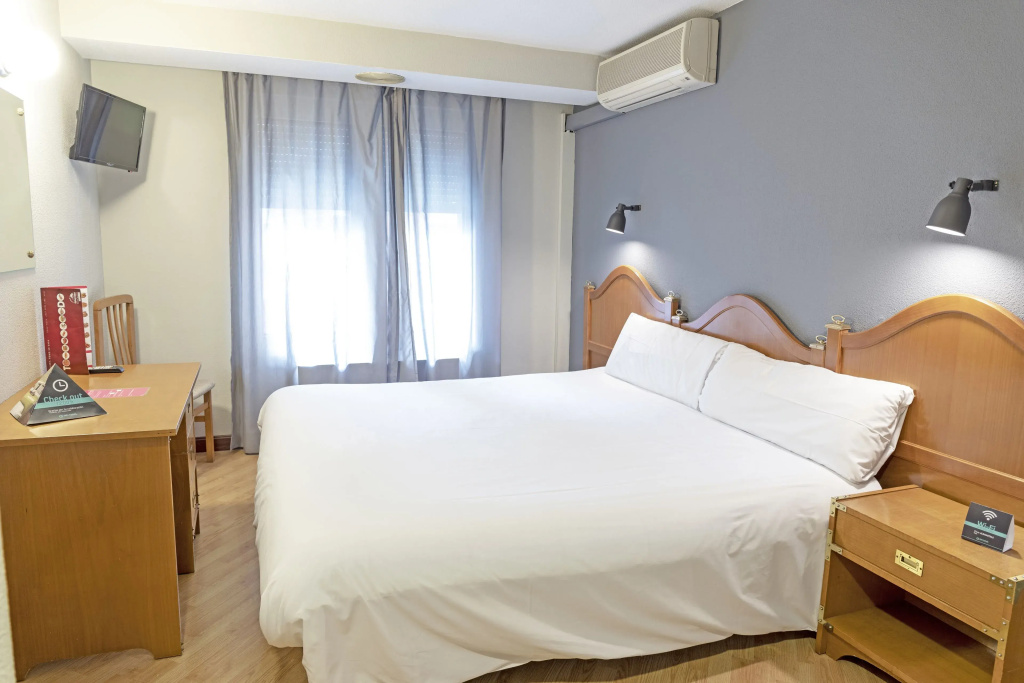 Standard Double room (full double bed)