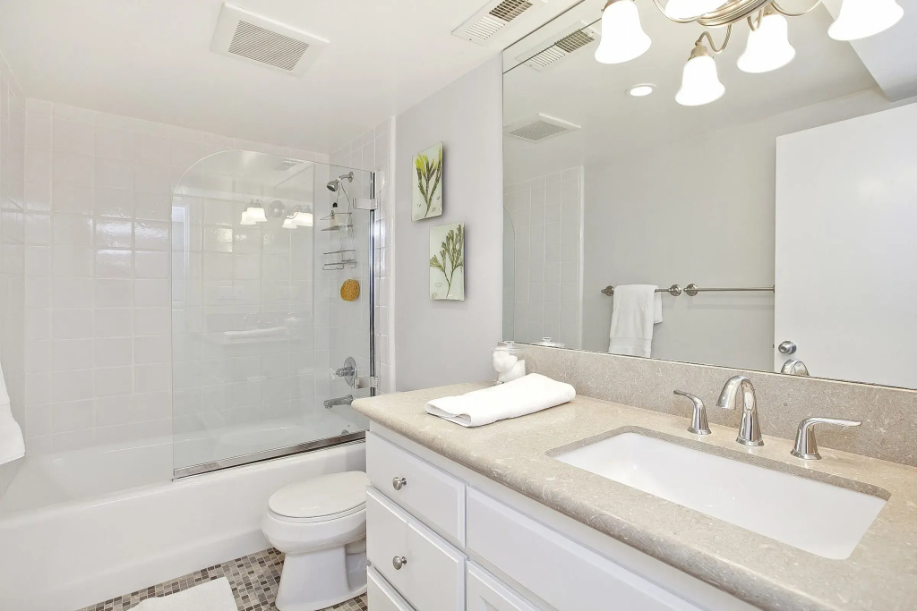 4BR 3BA Stylish Pacific Heights House by RedAwning