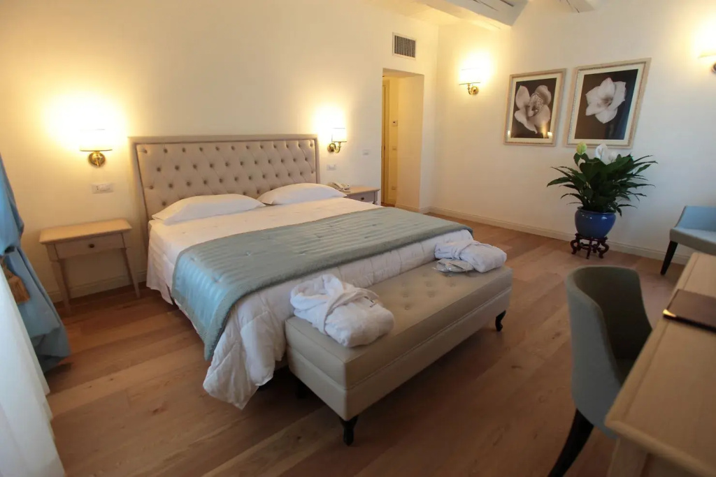 Superior Double room (full double bed)
