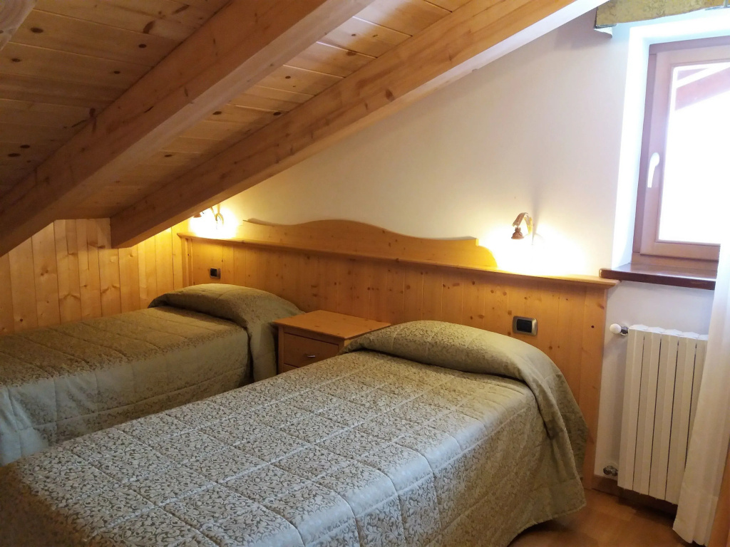 2 Bedrooms Attic Apartment