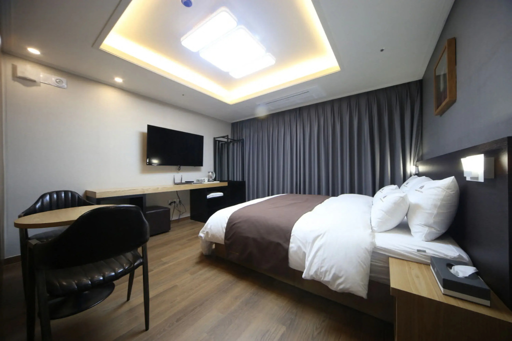 Standard Double room with ocean view (full double bed)