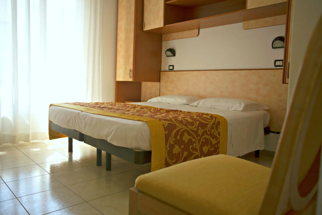 Classic Double room with balcony (full double bed)