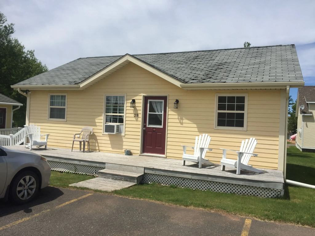3 Bedrooms Deluxe Basement Cottage with view
