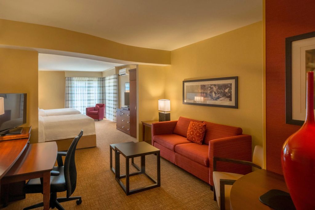 Courtyard by Marriott Charleston Downtown/Civic Center - Chambres