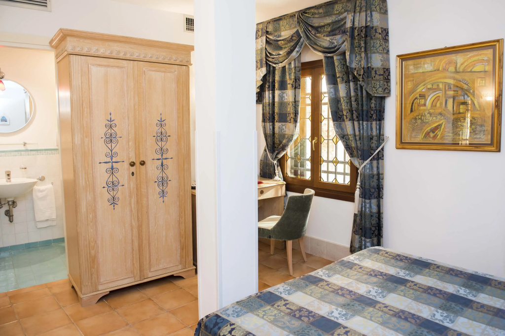 Standard Double room (full double bed)