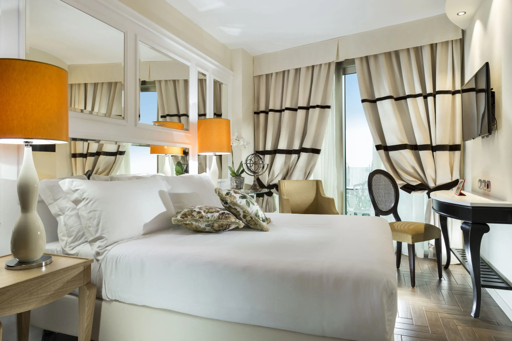 Superior Double room with balcony (full double bed)