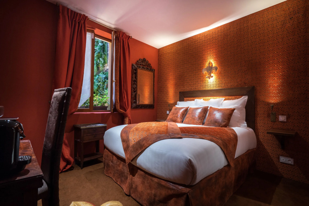 Classic Double room (full double bed)