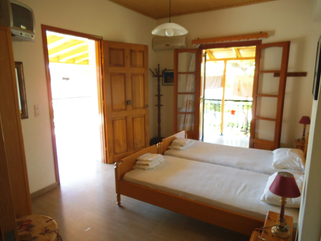 2 Bedrooms Apartment with balcony and with garden view