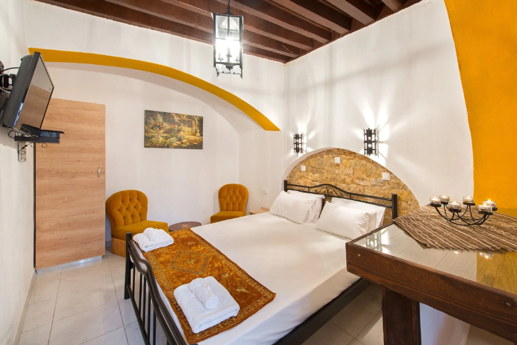 Standard Double room (full double bed)