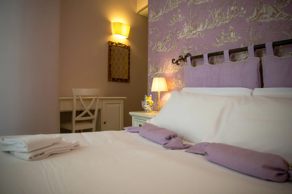 1 Bedroom Standard Double room with city view (full double bed)