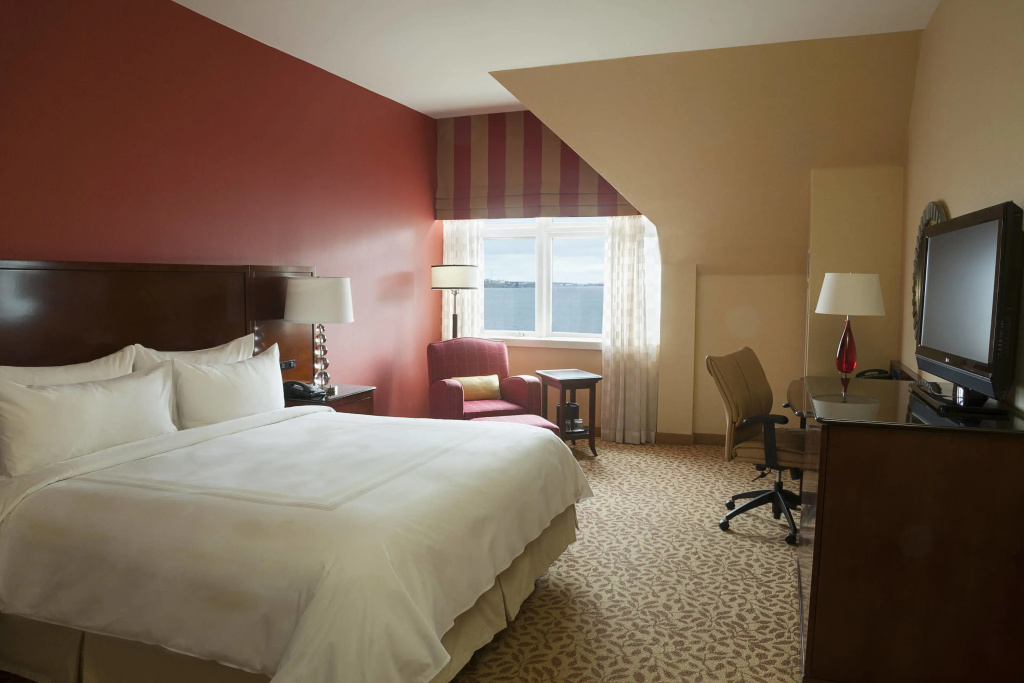 Standard Double room with harbour view (full double bed)