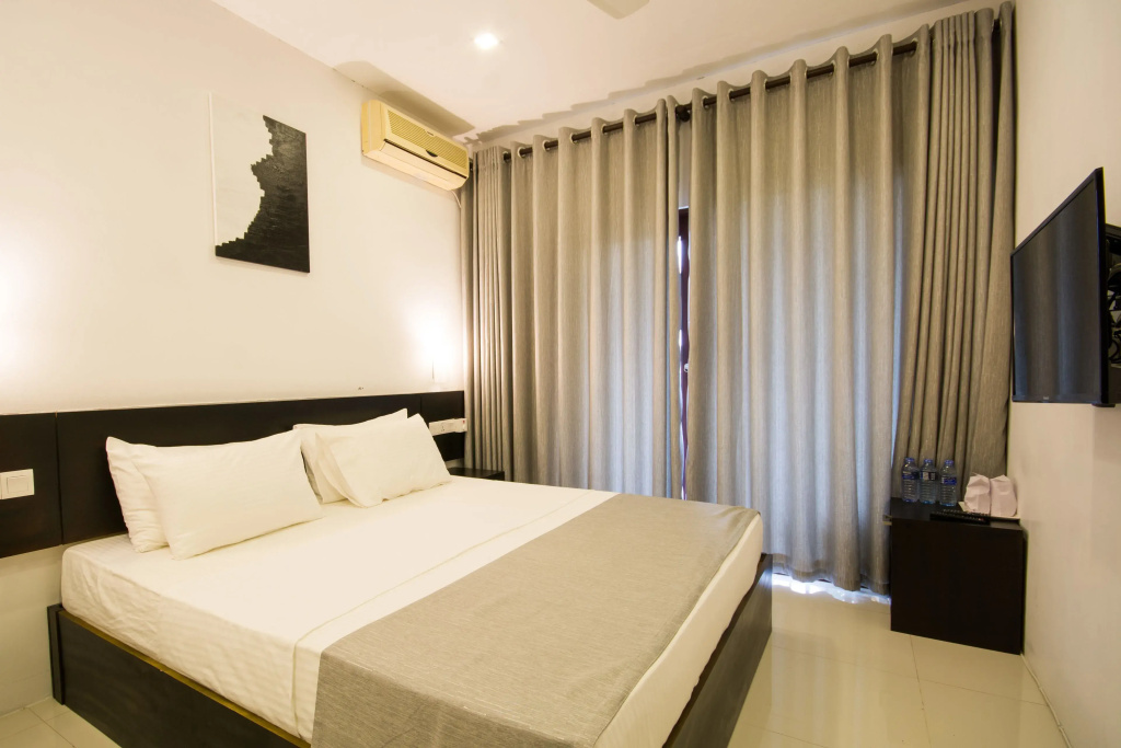 1 Bedroom Standard Double room with mountain view (full double bed)