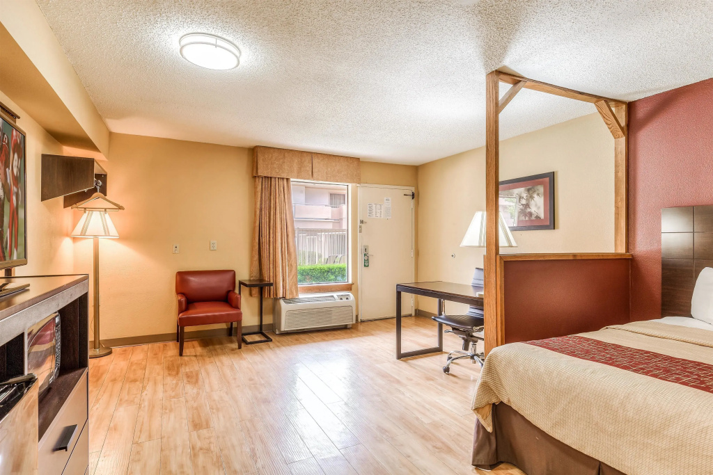 Deluxe Double room (full double bed)