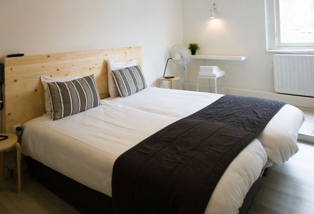 Economy room