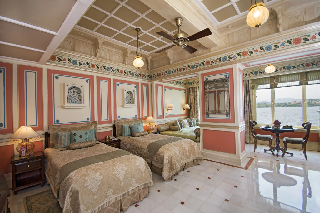 Standard Twin room with lake view (twin beds)
