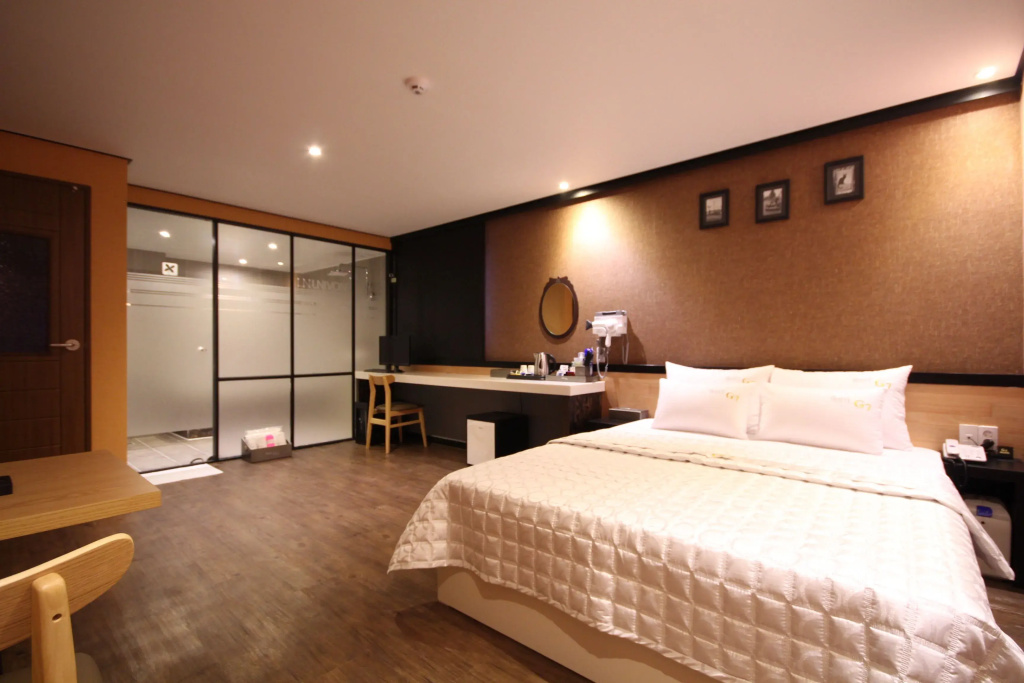 Superior Double room (full double bed)