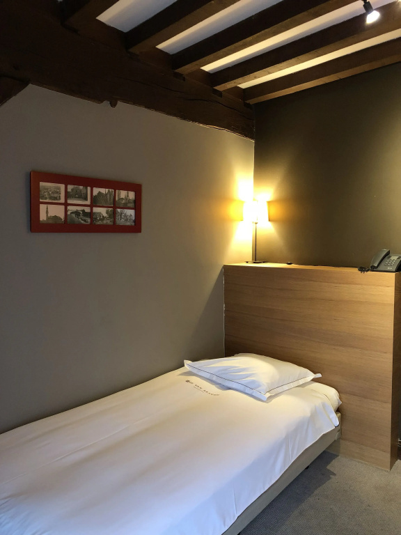 Economy room