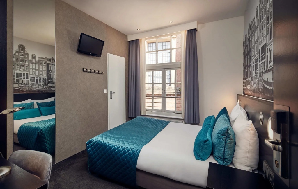 Double room (full double bed)