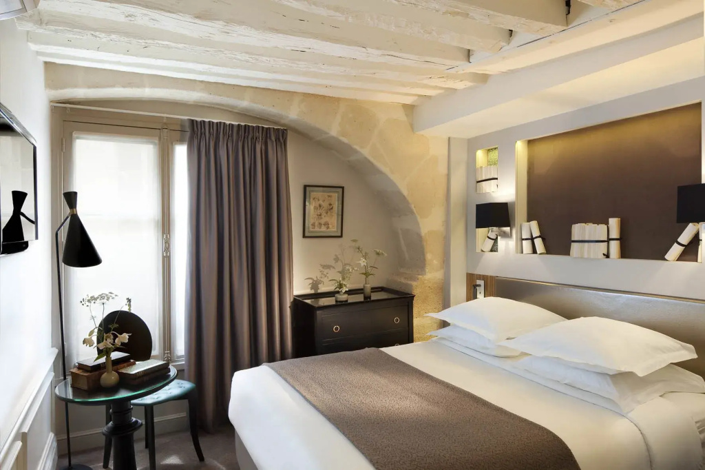 Standard Double Club room (full double bed)
