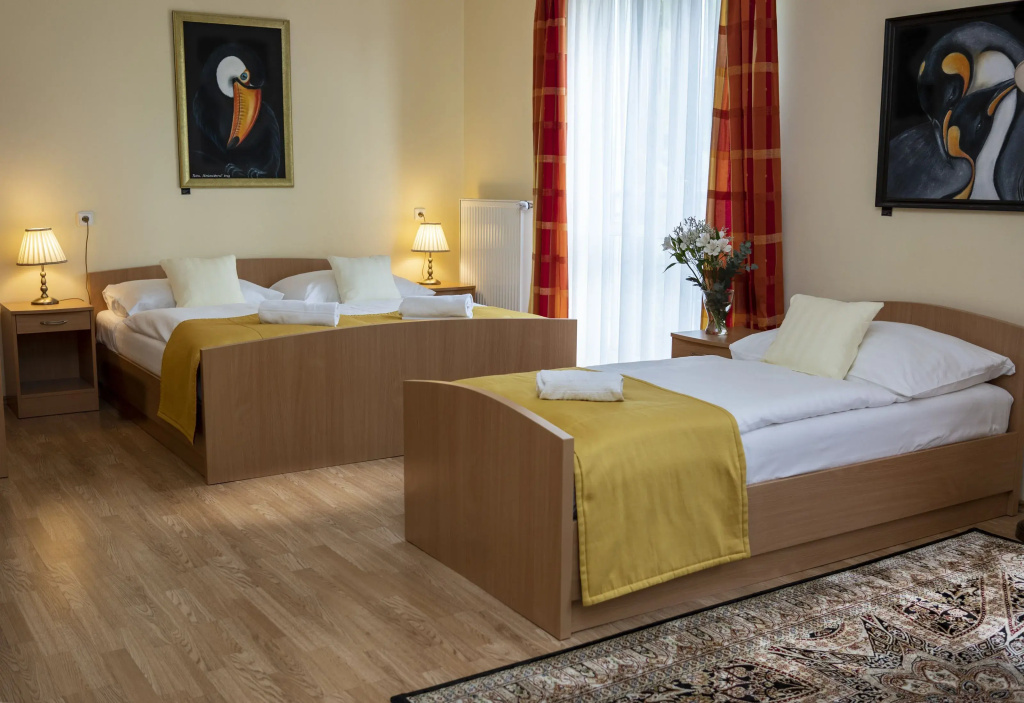 Standard Triple room