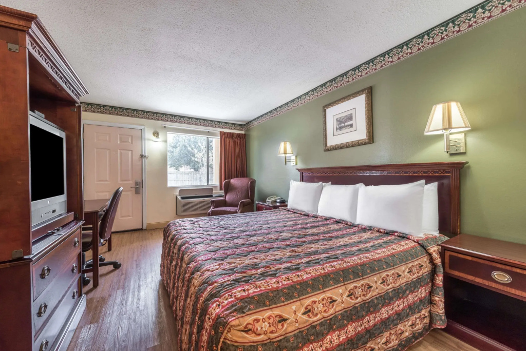 Standard Double room (full double bed)