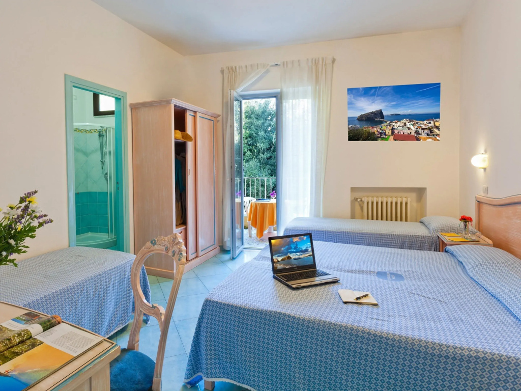Standard Quadruple room with balcony