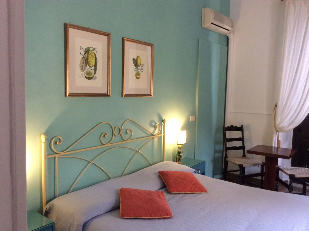 Standard Double room with sea view (full double bed)
